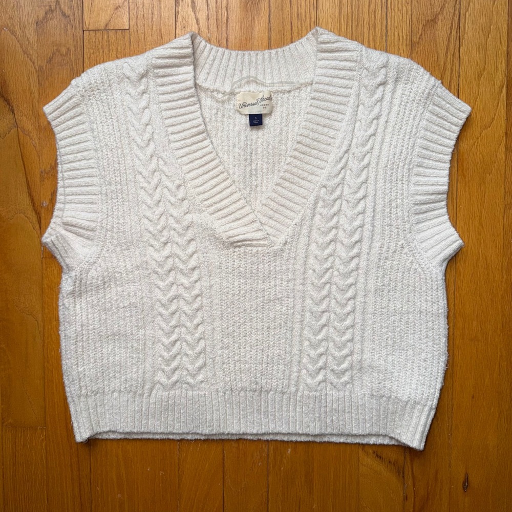 Universal Thread Cable Knit Sweater Vest Cream White V-Neck S Academia Prep Crop